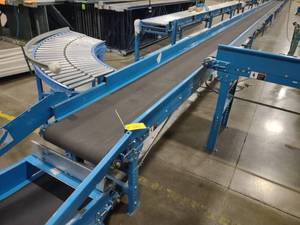 lot 135 image: Hytrol Power Belt Conveyor, 20 x 5...