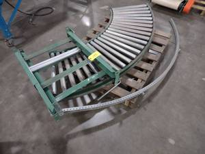 lot 143 image: 90 Degree Gravity Conveyor, 21 Rol...