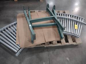 lot 144 image: 90 Degree Gravity Conveyor, 21 Rol...