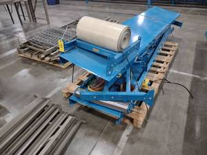 lot 155 image: Hytrol Power Belt Conveyor, 20 x 3...