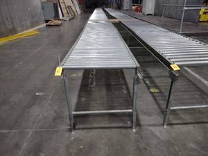 lot 172 image: 32x90 Gravity Feed Roller Conveyo...