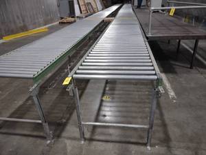 lot 173 image: 32x90 Gravity Feed Roller Conveyo...