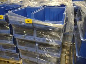 lot 267 image: (20) Quantum QUS955 Stacking Poly S...