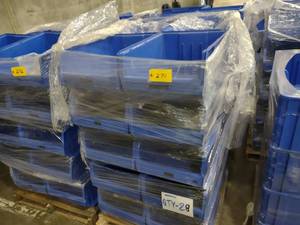 lot 271 image: (20) Quantum QUS955 Stacking Poly S...
