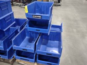 lot 285 image: (10) Quantum QUS955 Stacking Poly S...