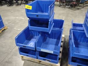 lot 288 image: (10) Quantum QUS955 Stacking Poly S...