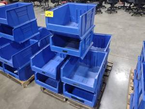 lot 290 image: (10) Quantum QUS955 Stacking Poly S...