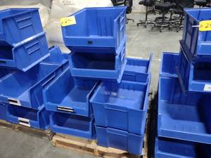 lot 294 image: (10) Quantum QUS955 Stacking Poly S...