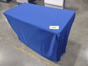 lot 603 image: (6) 4x2 Fitted & Skirted Table Cl...