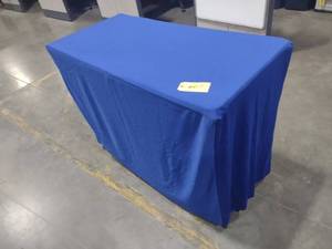 lot 607 image: (8) 4x2 Fitted & Skirted Table Cl...