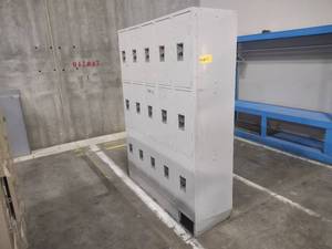 lot 613 image: 15-Door Locker Unit, 60x18x78...