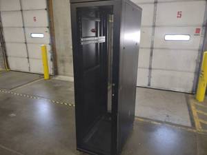 lot 614 image: APC Server Rack, 23.5x42x81, No Key...