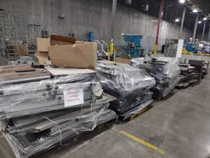 lot 715 image: Herman Miller Modular Cubicle Compo...