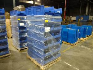 lot 261 image: (28) Quantum Stacking Bins, 17x18x1...