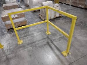 lot 444 image: Safety Rail, 48x48x42...