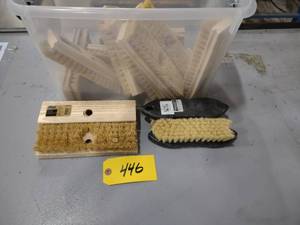 lot 446 image: (15) Brushes...