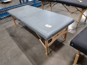 lot 501 image: Iron Man Portable Massage Table...