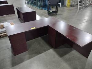 lot 525 image: Hon Office Desk, 72x35, with Secret...