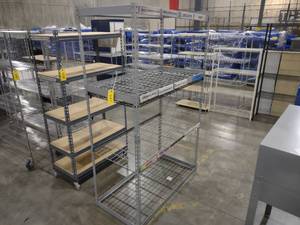 lot 537 image: Rack...