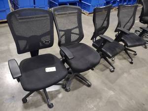 lot 572 image: (4) Chairs...
