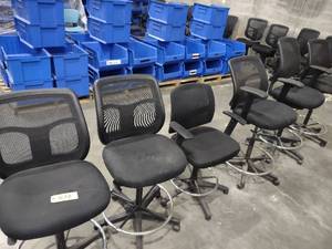 lot 573 image: (6) Stools...