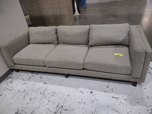 lot 600 image: 7 Couch...