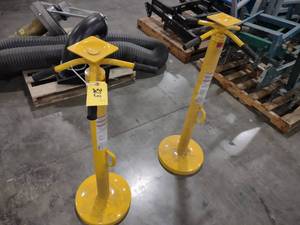 lot 323 image: (2) Uline Trailer Stabilizing Jacks...