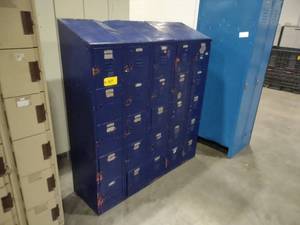 lot 369 image: 25-Door Locker Unit...