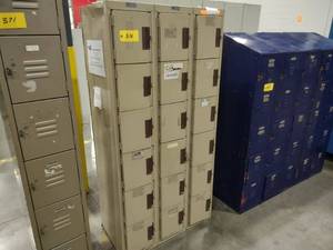lot 370 image: 18-Door Locker Unit...