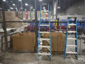 lot 731 image: Werner 8 Fiberglass Step Ladder...