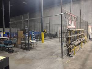 lot 747 image: Security Cage, Approx. 35x20x103...