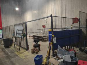 lot 748 image: Security Cage, Approx. 50x14x99 ...