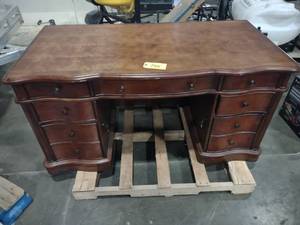 lot 755 image: Desk, 60x36...