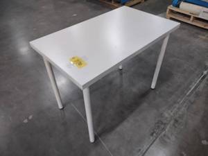lot 776 image: Table, 40x24...