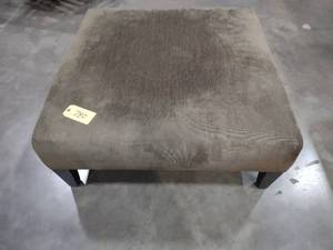 lot 780 image: Ottoman, 40x40...