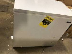 lot 37 image: Magic Chef 7.0 cu. ft. Chest Freezer in White  Customer Returns See Pictures