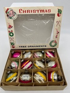 lot 5 image: Vintage Box of 12 Shiny Brite Glass Ornaments