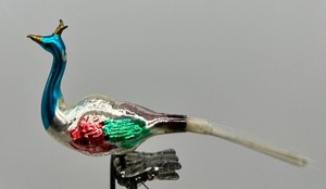 lot 8 image: Vintage Clip On Peacock Ornament with Spun Glass Tail
