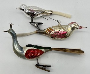 lot 9 image: 3 Vintage Glass Bird Ornaments with Spun Glass Tails including Clip On