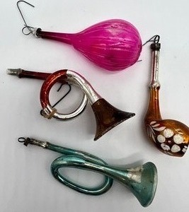 lot 17 image: Vintage Antique Musical Glass Ornaments and More