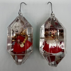 lot 27 image: Pair Vintage MCM Plastic Diorama Ornaments