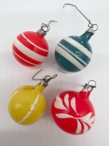 lot 28 image: Vintage German Glass Ornaments