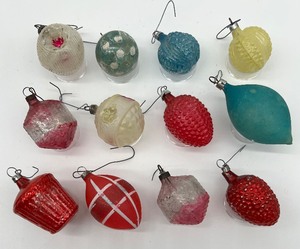 lot 35 image: Vintage Antique Glass Christmas Feather Tree Ornaments - Dozen