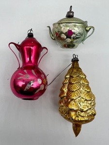 lot 43 image: Vintage Glass Christmas Ornaments - Tea Pot, Urn & Tree