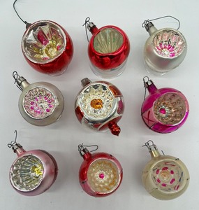 lot 47 image: Vintage Glass Indent Ornaments - 9