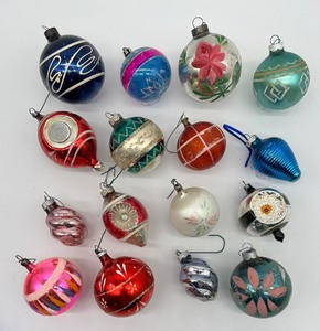 lot 61 image: Vintage Glass Christmas Ornaments - Assorted Lot of 16