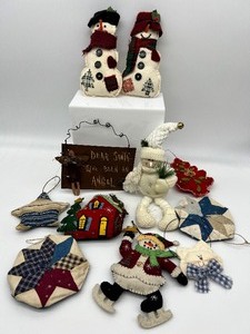 lot 65 image: Primitive Plush Christmas Ornaments and Sign