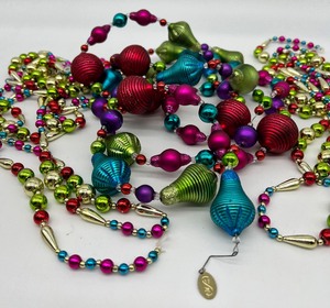 lot 70 image: Glass Christmas Garland - Retro Style