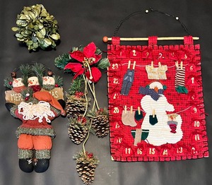 lot 85 image: Hanging Holiday Cheer