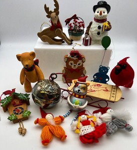 lot 192 image: Christmas Treasures Galore